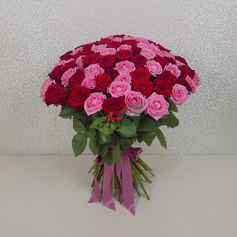 Букет 101 красная и розовая роза