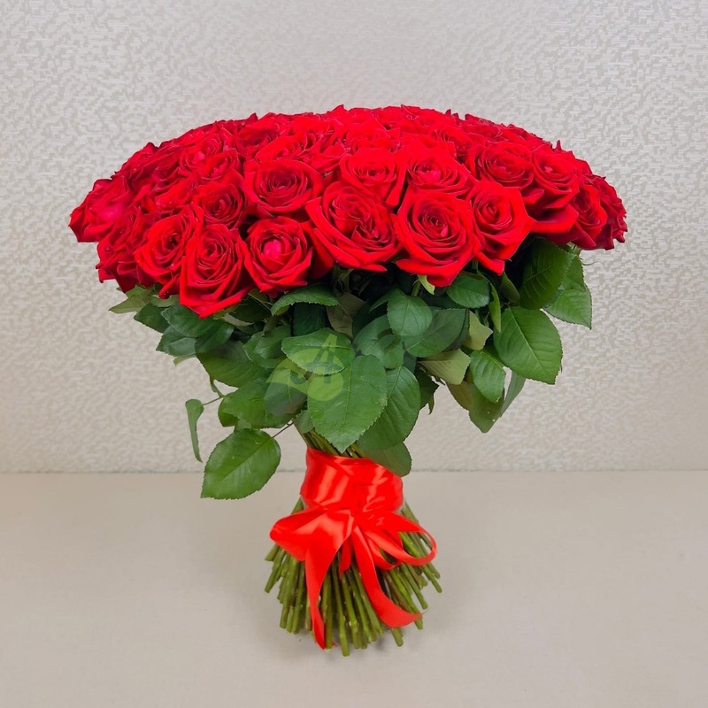 Роскошный букет из 151 красной розы
