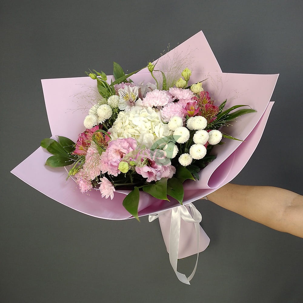 Букет Лунная соната из гортензии, эустомы, альстромерии и кустовой хризантемы с доставкой по Саратову
