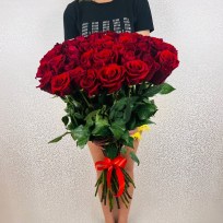 Праздничный букет из 51 розы