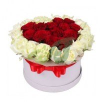 Розы в коробке для девушки Любящее сердце